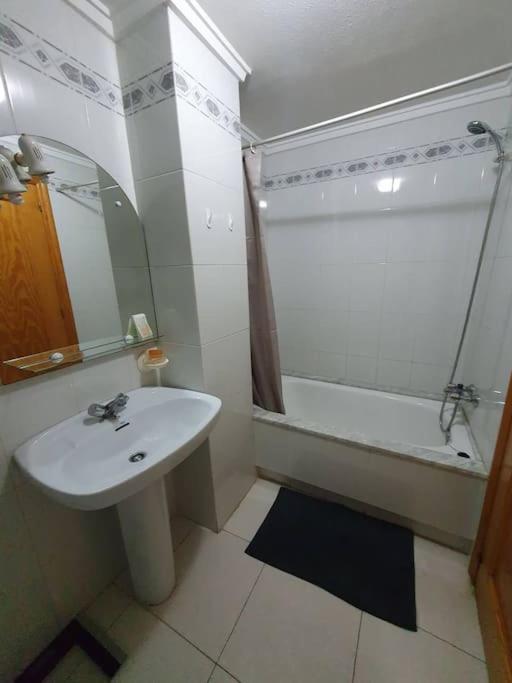 Spanish Style Apartment Near The Beach 托雷维耶哈 外观 照片